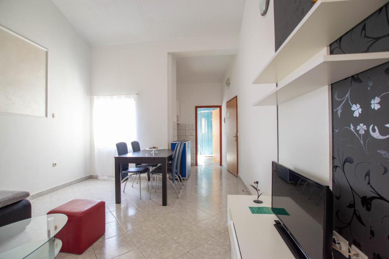 Cozy Apartment With Breakfast On Request 1 Pula Exterior photo