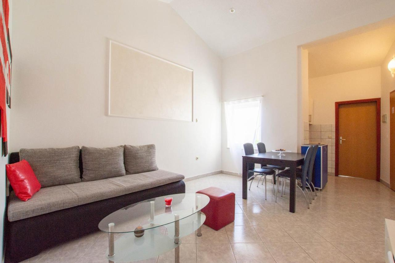 Cozy Apartment With Breakfast On Request 1 Pula Exterior photo