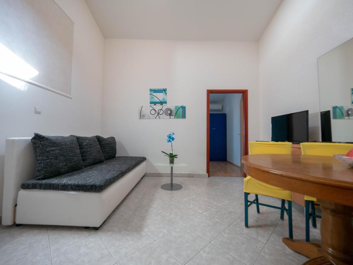 Cozy Apartment With Breakfast On Request 1 Pula Exterior photo