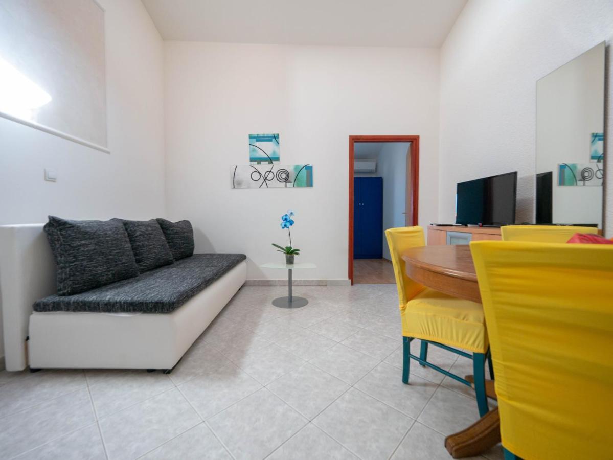 Cozy Apartment With Breakfast On Request 1 Pula Exterior photo