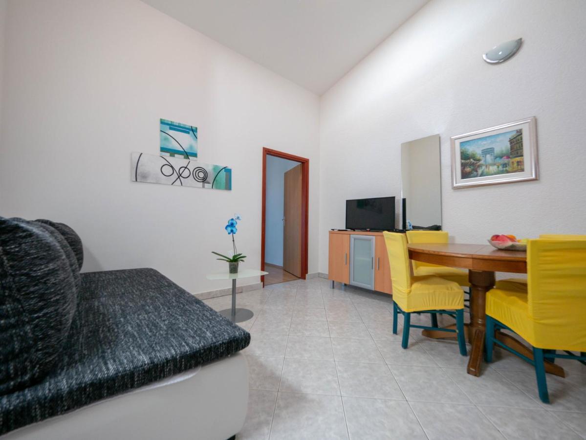 Cozy Apartment With Breakfast On Request 1 Pula Exterior photo